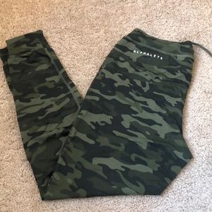 Alphalete Camo Joggers sz M